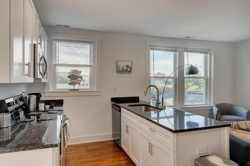 Greatly Located And Elegant 1Br With Parking Apartment Durham Exterior photo